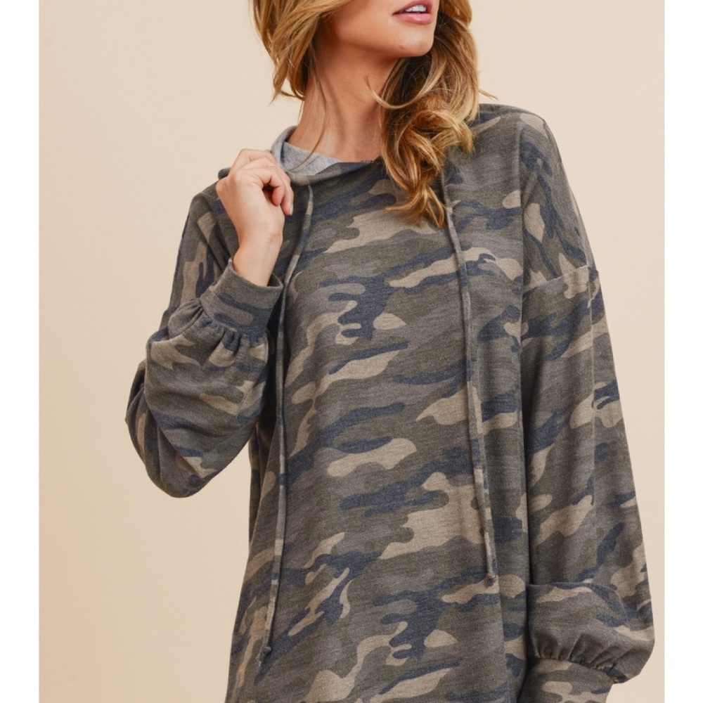 Camouflage Razor Cut Back Pullover - Picture 3 of 7